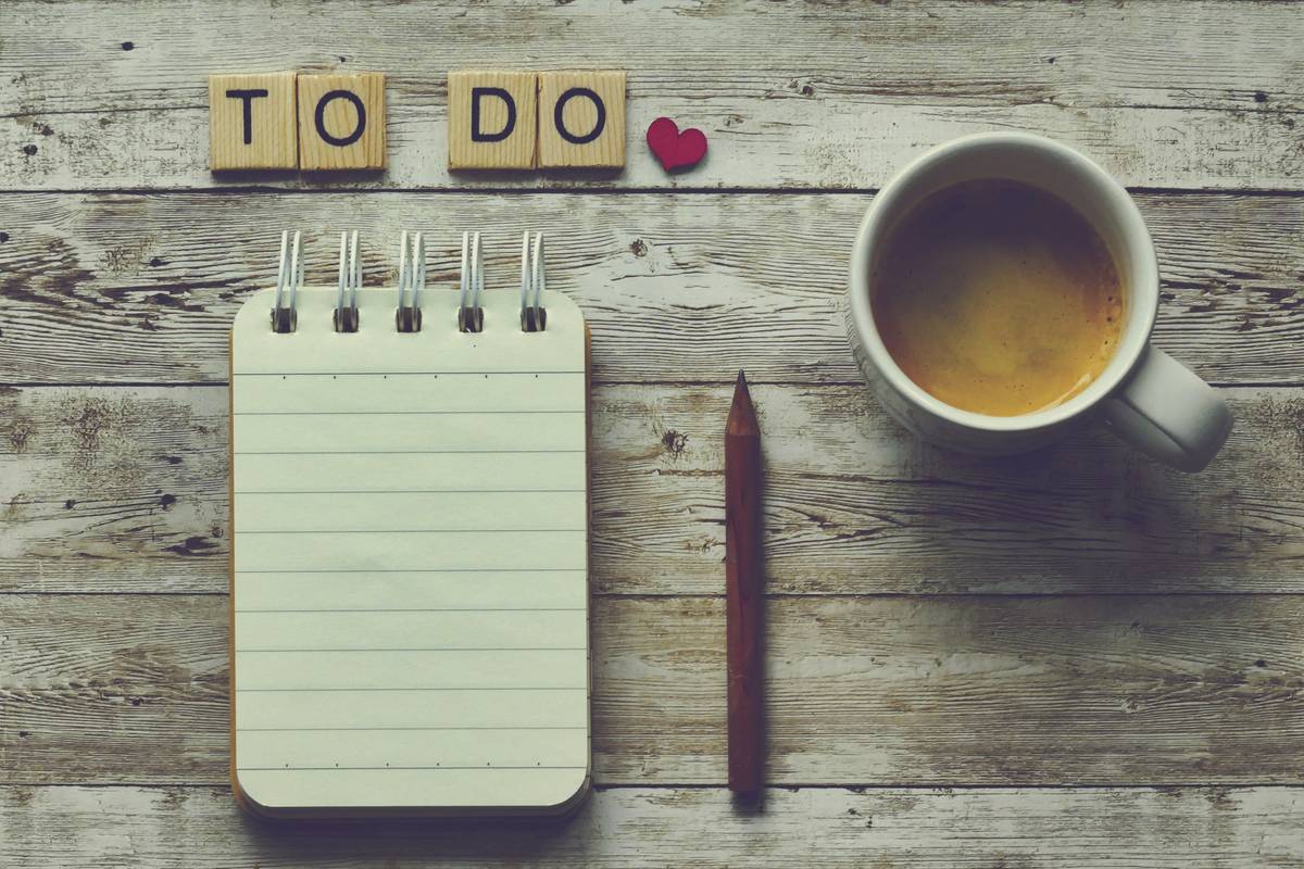 day goal planner showing balanced schedule with work blocks, mindfulness breaks, and hydration reminders